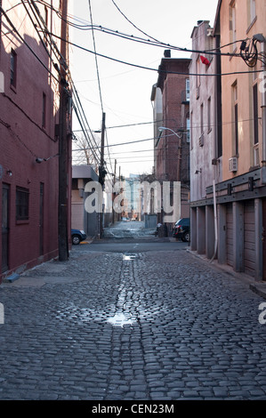 Court Street in Hoboken, eine gepflasterte Gasse verwendet als Standort in dem preisgekrönten Film On The Waterfront. Hoboken, NJ, USA. Stockfoto