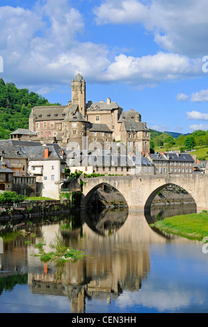 Pont Sur le Lot / Estaing Stockfoto