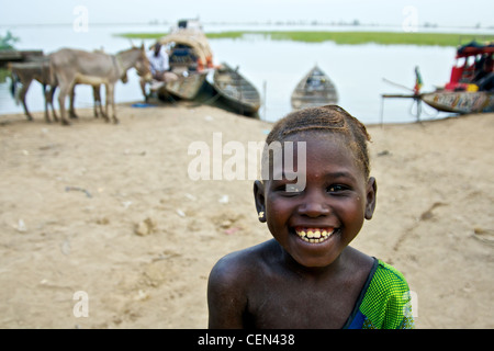 Ein junges Mädchen in Mopti, Mali. Stockfoto