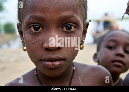 Ein Portrait eines Mädchens in Mopti, Mali. Stockfoto