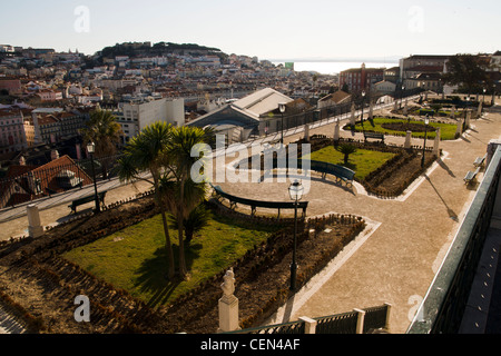 Jardim / Miradouro de São Pedro de Alcântara, Lissabon, Portugal. Stockfoto