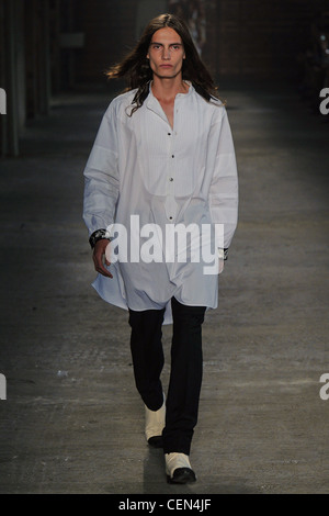 Alexander McQueen Milan Ready to Wear Menswear Frühjahr-Sommer 2012 Stockfoto