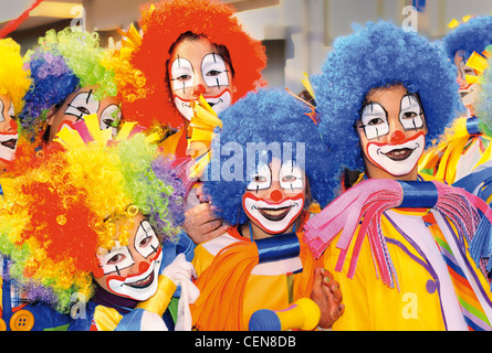 Portugal, Algarve: Kinder einer Clown´s Gruppe während der Karneval von Loulé Stockfoto