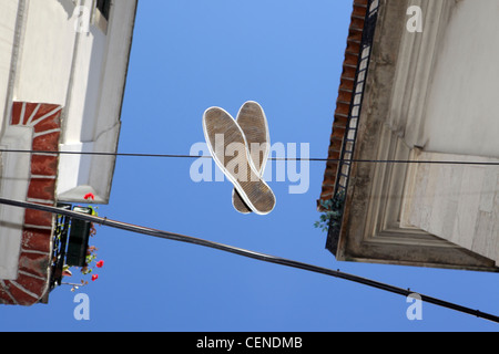 Shoefiti, Kultur Jugend Rite de Passage, zentral-Lissabon, Portugal. Stockfoto