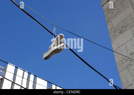 Shoefiti, Kultur Jugend Rite de Passage, zentral-Lissabon, Portugal. Stockfoto