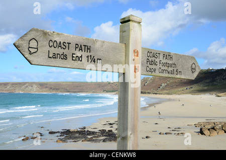 South West Coast Path Schild am Sennen Cove, Penwith, Cornwall Stockfoto