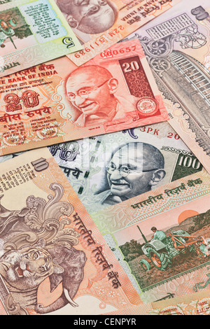 viele indische Rupien Rechnungen mit dem Porträt von Mahatma Gandhi nebeneinander liegend, Indien, Asien Stockfoto