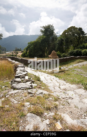 Wanderwege zwischen den Dörfern in Pokhara Tal - Dhampus Dorf, Gandaki Zone, Nepal Stockfoto