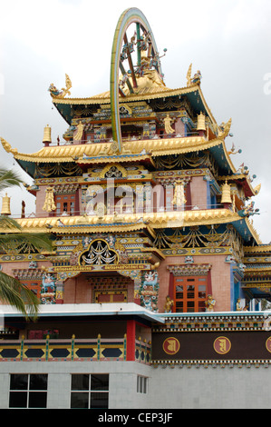 Golden Temple, Namdroling Kloster, Bylukuppe, Kushalnagar, Coorg, Karnataka, Indien. in der tibetischen Neuansiedlung. Stockfoto