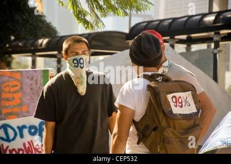 Demonstranten mit dem Ausdruck die wir-sind-die - 99 % Antikapitalismus Gefühle von Occupy Wall Street sammeln in Los Angeles City Hall. Stockfoto