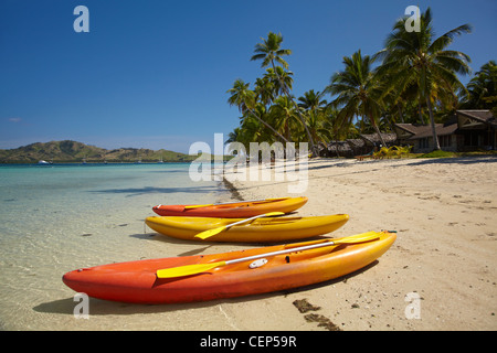 Kajaks am Strand, Plantation Island Resort, Malolo Lailai Island, Mamanuca Inseln, Fiji, Südsee Stockfoto