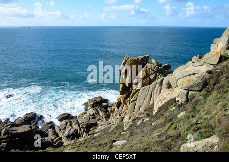 Felsformation an Aire Punkt auf dem Küstenpfad in der Nähe von Sennen Cove, Penwith, Cornwall Stockfoto