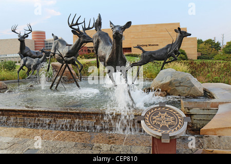 Richard und Billie Lou Holz Hirsch Brunnen in der Mitte der Innenstadt von Indianapolis, Indiana Stockfoto