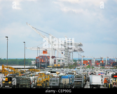 Stapel-Container in Brooklyn NewYork Werft Stockfoto