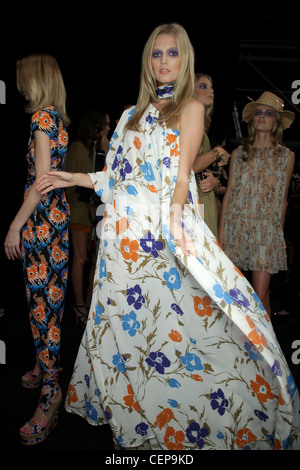 Etro Backstage Milan Ready to Wear Frühling Sommer 2011 Stockfoto