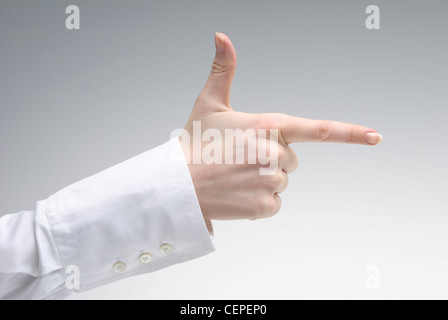 Frau mit Pistole Handsymbol auf hellem Hintergrund Stockfoto