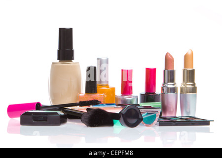 Satz von Make-up-Produkte, die isoliert auf weißem Hintergrund Stockfoto