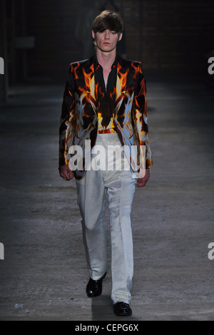 Alexander McQueen Milan Ready to Wear Menswear Frühjahr-Sommer 2012 Stockfoto