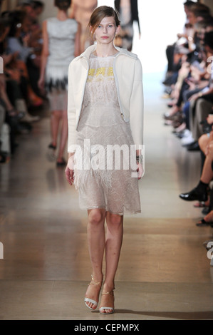 Sharon Wauchob Paris bereit, WearSpringSummer 2012 Stockfoto