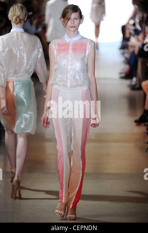 Sharon Wauchob Paris bereit, WearSpringSummer 2012 Stockfoto