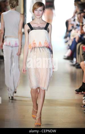 Sharon Wauchob Paris bereit, WearSpringSummer 2012 Stockfoto