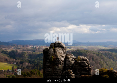 Blick auf die Bastei, Bastei-Brücke, Felsformationen in das Elbsandsteingebirge von Deutschland Stockfoto