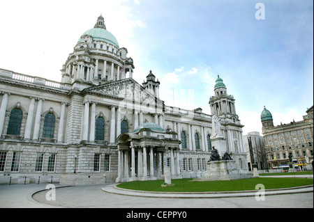 Das klassische Renaissance Exterieur der Belfast City Hall. Stockfoto