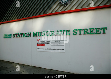 Außenansicht der Polizeistation Musgrave Street in Belfast. Stockfoto