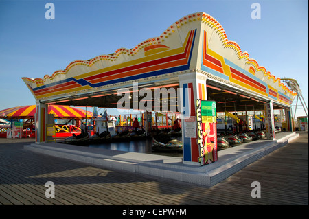 Autoscooter in die Kirmes am Pier von Brighton. Stockfoto