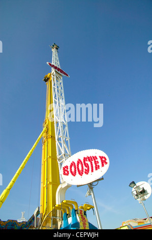 Der Booster Fahrt in die Kirmes auf dem Brighton Pier. Stockfoto