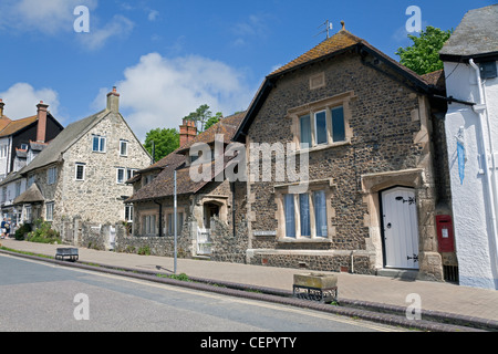 England Devon Bier Fore Street mit traditionellen Steinhäusern Stockfoto