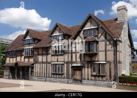 Shakespeares Geburtshaus und Garten in Henley Street, die bekanntesten und die meisten besuchten literarischen Wahrzeichen in Großbritannien. Stockfoto