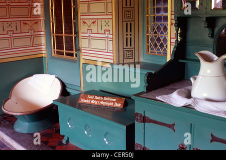 Herrn Butes Schlafzimmer - Sitzbadewanne und Waschbecken Castell Coch aus dem 19. Jahrhundert Umbau der ein 13. Jahrhundert Schloss außerhalb Cardiff. Ich baute Stockfoto
