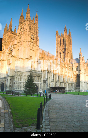 Die Kathedrale von Canterbury in der Abenddämmerung. Stockfoto