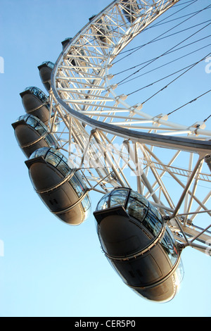 Das London Eye Ansicht von unten. Stockfoto