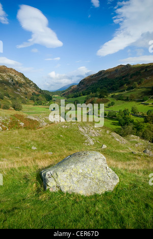 Ein Blick von oben Watendlath Tarn in Richtung Derwent Water und Katze Glocken. Stockfoto