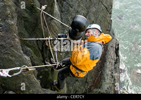 Montage der Kamera Remote-Zugriff auf eine Steilküste Stockfoto