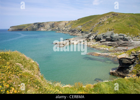 Trebarwith Strand Bucht in Nord Cornwall. Stockfoto