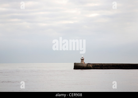 South Pier angesehen von der North Pier Tynemouth North Tyneside England Stockfoto