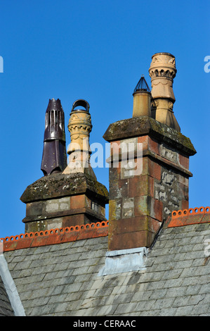 Haus-Schornsteine. Sedbergh Road, Kendal, Cumbria, England, Vereinigtes Königreich, Europa. Stockfoto