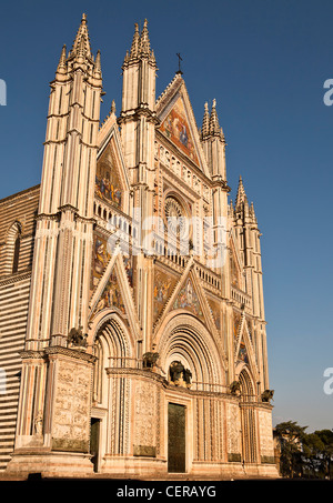 Fassade des Doms von Orvieto Stockfoto