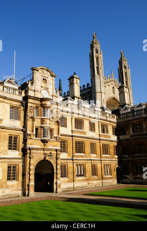 Old Court des Clare College mit Kings College Chapel im Hintergrund thront. Stockfoto