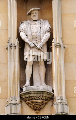 Statue von König Henry VIII am Kings College, einem konstituierenden College der University of Cambridge. Stockfoto