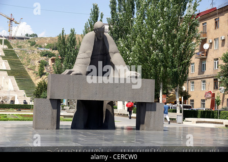 Armenien, Yerevan, Cafesjan Museum of Art und der Kaskade. Statue von Alexander Tamanian, Planer von modernen Eriwan, Stockfoto