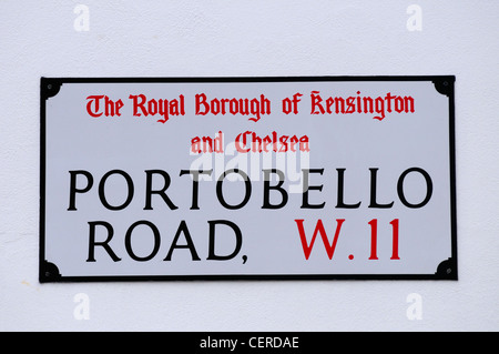 Portobello Road W11 Straßenschild in der Royal Borough of Kensington und Chelsea. Stockfoto