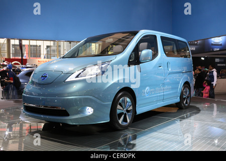 Elektro-Auto van Nissan e-NV200 Konzept NV200 Stockfoto