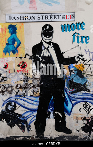 Graffiti an einer Wand in Fashion Street E1. Stockfoto