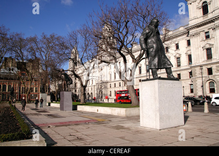 Statue von Winston Churchill Bundesplatz Westminster London Stockfoto