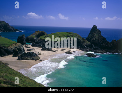 Ein Blick über Kynance Cove in Cornwall. Stockfoto