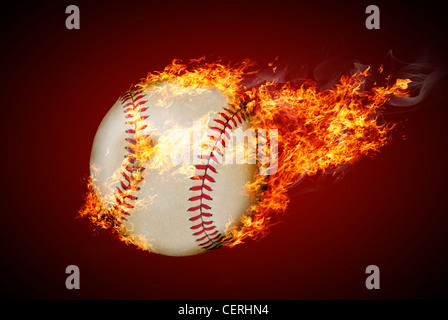 Fliegenden Baseball Ball in Brand Stockfoto